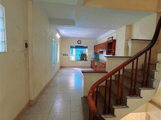 Căn lô góc 3 mặt thoáng ô tô đỗ quanh nhà phố phạm văn đồng