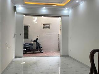 Chính chủ cho thuê gấp nhà 5 tầng vĩnh ninh gần trường học, chợ, an ninh tốt giá tốt chỉ 8 tr/th