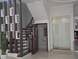 Phố trạm  nguyên căn mới xây  40m2 5 tầng  gần ô tô