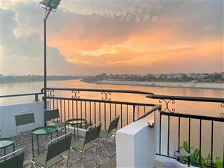 Siêu phẩm view sông  cực chill  70m2 3 tầng  full đồ xịn