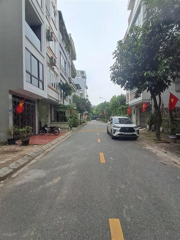 Chính chủ bán 90m2 đất tđc giang biên mặt tiền 6m  đường 13m, vỉa hè to