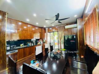 Duy nhất 1 căn bt view hồ lớn  lô góc  nhà đẹp ở ngay  khu compound khép kín an ninh tốt