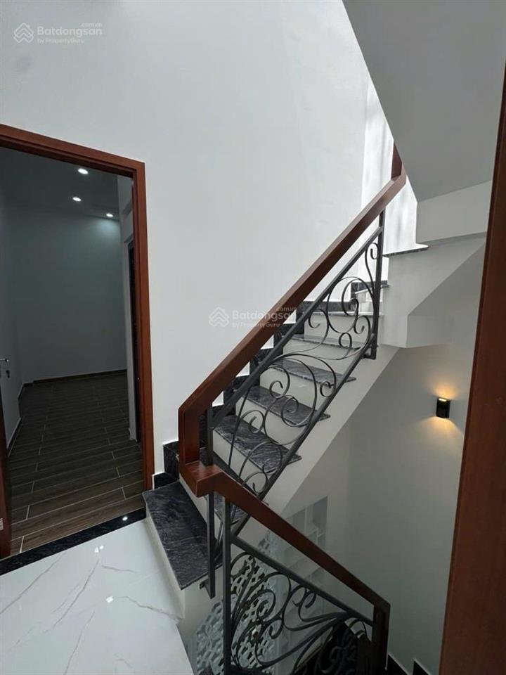 Nhà 4 tầng mới có sân thượng  trần xuân soạn q7 giá 4.5 tỷ tl