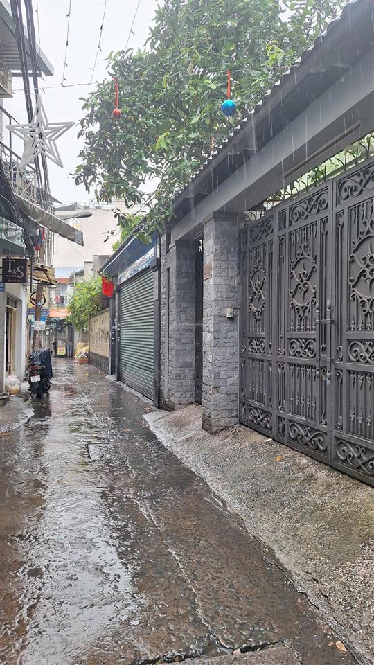 Nhà 4 tầng mới có sân thượng  trần xuân soạn q7 giá 4.5 tỷ tl