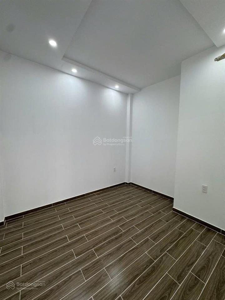 Nhà 4 tầng mới có sân thượng  trần xuân soạn q7 giá 4.5 tỷ tl