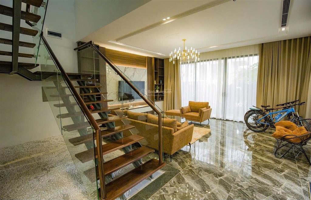 Villa 2 mặt thoáng 163m², mặt hướng hồ đại lải, lưng tựa rừng thông, sân vườn, bể bơi to 15,8 tỷ