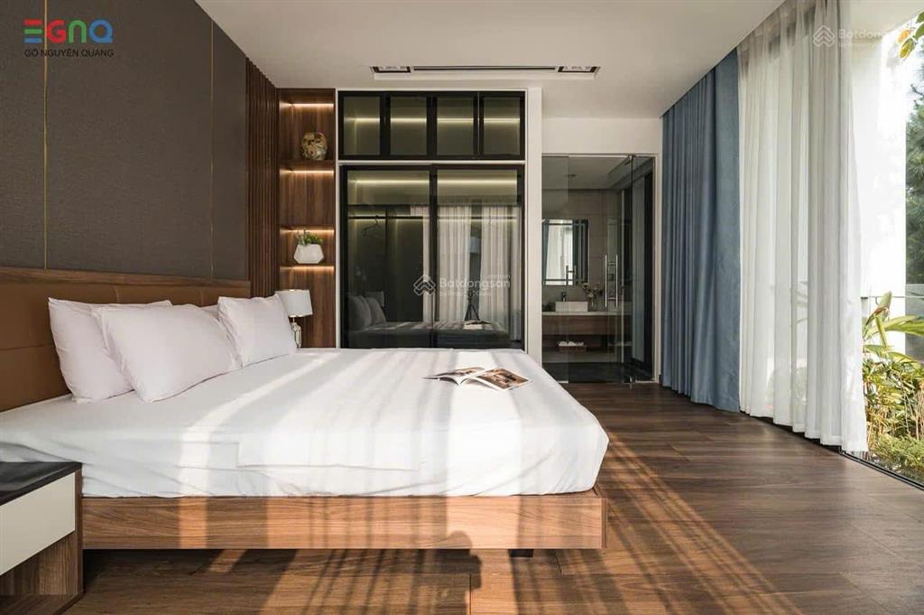 Villa 2 mặt thoáng 163m², mặt hướng hồ đại lải, lưng tựa rừng thông, sân vườn, bể bơi to 15,8 tỷ