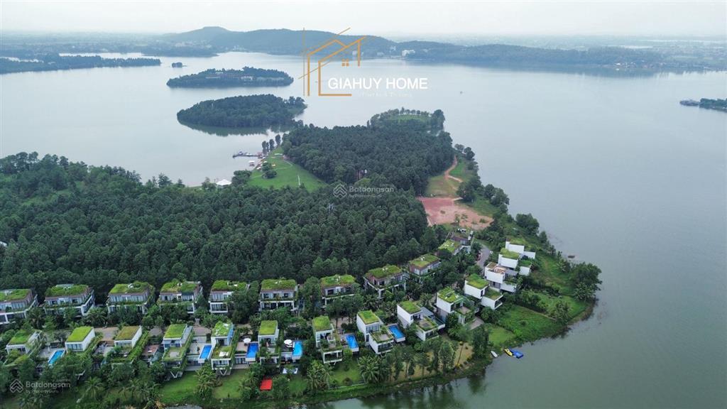 Villa 2 mặt thoáng 163m², mặt hướng hồ đại lải, lưng tựa rừng thông, sân vườn, bể bơi to 15,8 tỷ