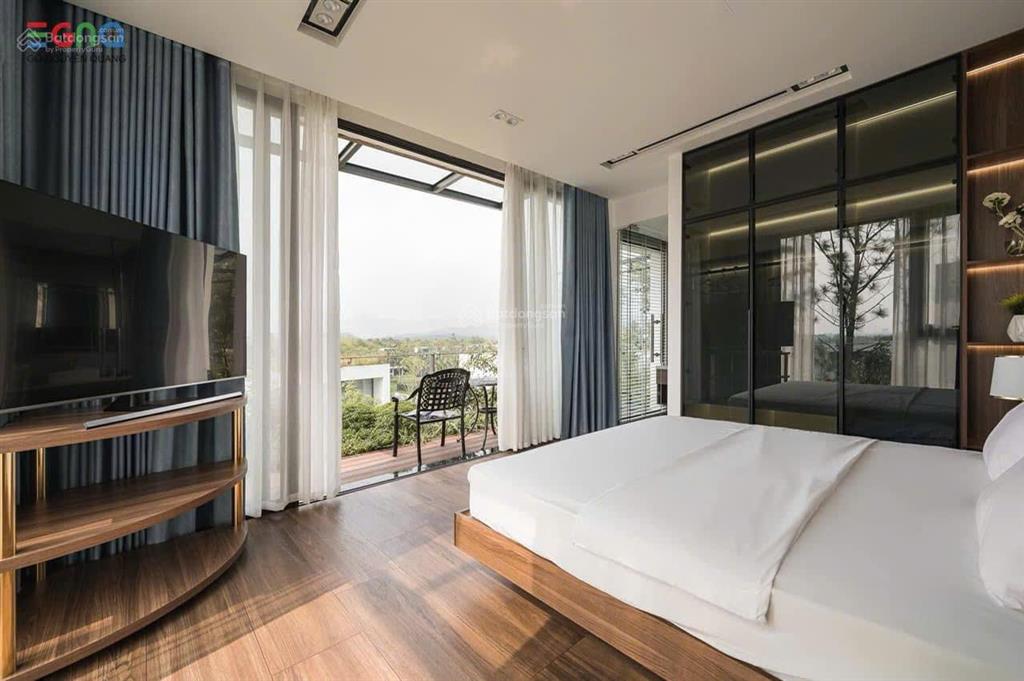 Villa 2 mặt thoáng 163m², mặt hướng hồ đại lải, lưng tựa rừng thông, sân vườn, bể bơi to 15,8 tỷ