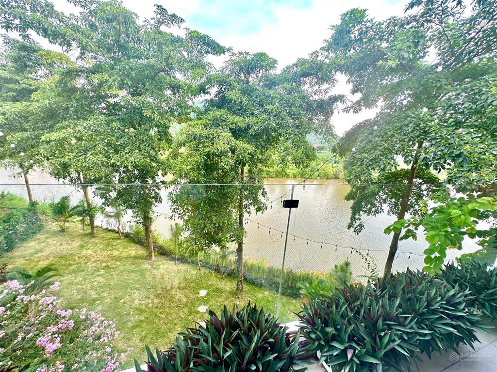 Villa venus 250m2, 6pn, full nội thất, vị trí đẹp ngắm toàn cảnh view hồ thanh cao tay chạm nước