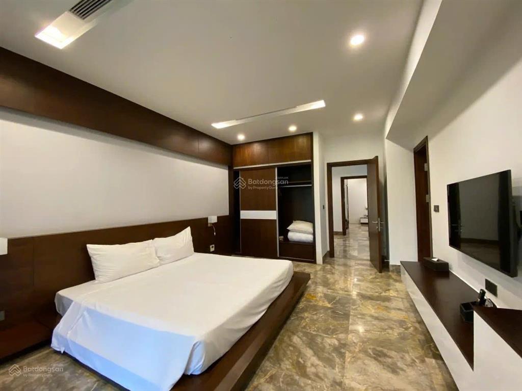 Bán biệt thự bán đảo 375m2, mặt hồ đại lải, view rừng thông, sổ lâu dài, 5 phòng ngủ, sân vườn rộng