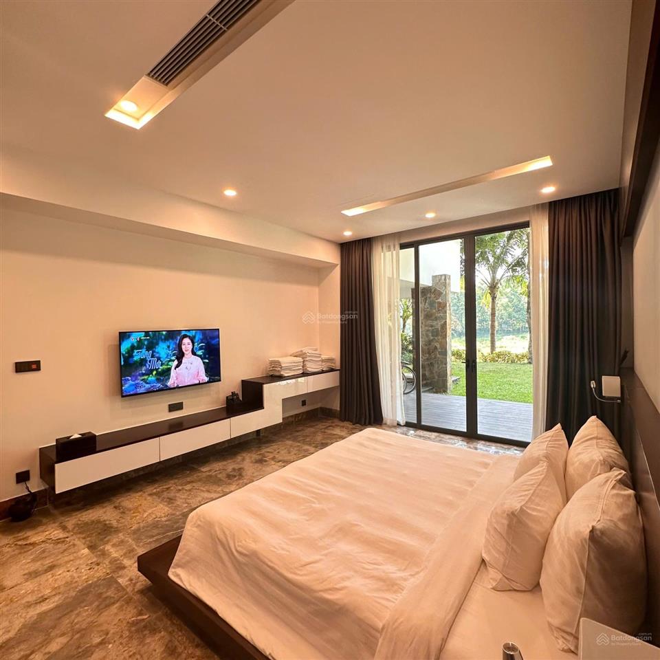 Bán biệt thự bán đảo 375m2, mặt hồ đại lải, view rừng thông, sổ lâu dài, 5 phòng ngủ, sân vườn rộng