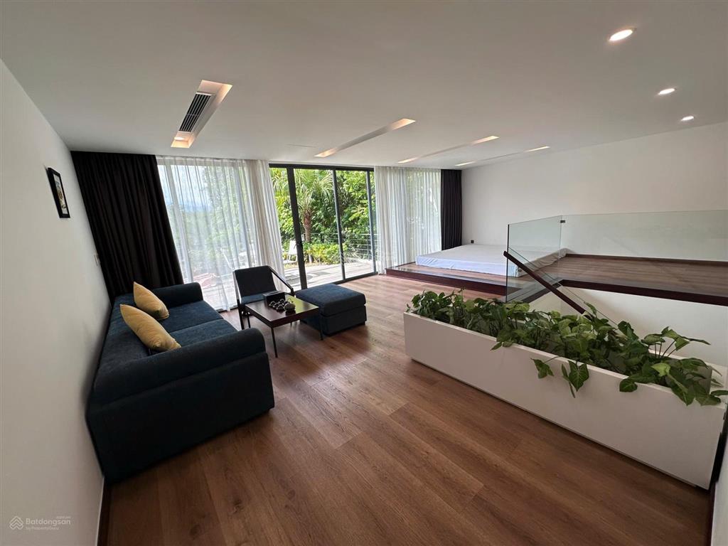 Bán biệt thự bán đảo 375m2, mặt hồ đại lải, view rừng thông, sổ lâu dài, 5 phòng ngủ, sân vườn rộng