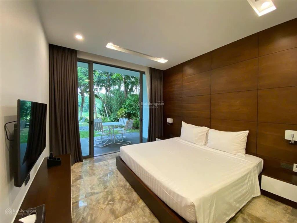 Bán biệt thự bán đảo 375m2, mặt hồ đại lải, view rừng thông, sổ lâu dài, 5 phòng ngủ, sân vườn rộng