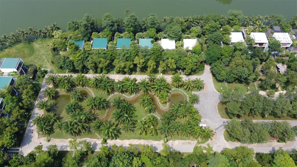 Bán biệt thự bán đảo 375m2, mặt hồ đại lải, view rừng thông, sổ lâu dài, 5 phòng ngủ, sân vườn rộng