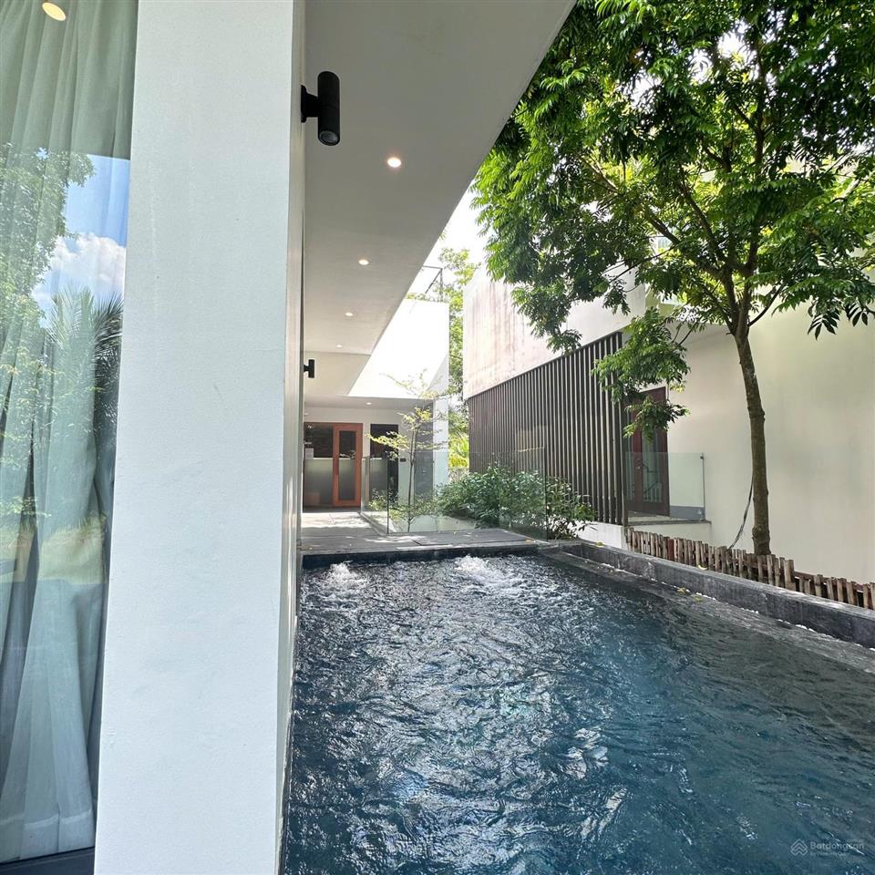 Bán biệt thự bán đảo 375m2, mặt hồ đại lải, view rừng thông, sổ lâu dài, 5 phòng ngủ, sân vườn rộng