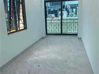 Cho thuê nhà nguyên căn mới kingkong mặt ngõ xã đàn 2  đống đa. diện tích 30m2  4tầng  thông sàn