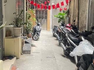 Bán nhà phố hàng than ngõ nông sân rộng chỉ xách vali về ở, tặng nội thất30m ra mặt phố.