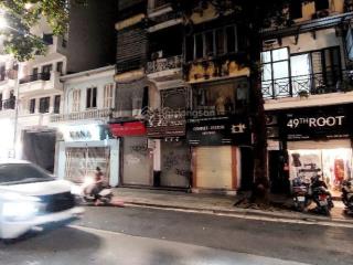 Phố hàng trống bờ hồ phố cổ bờ hồ hoàn kiếm . kinh doanh đắc địa chủ yếu người nước ngoài.
