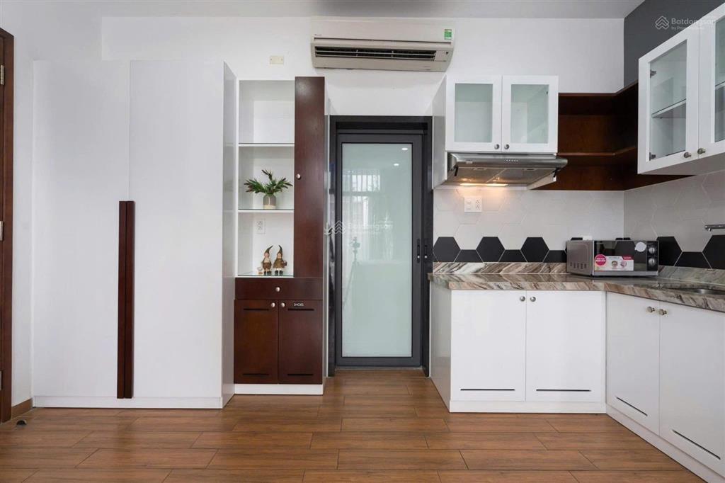 Bán tòa nhà dòng tiền quan nhân dòng tiền 1.1 tỷ, 18 phòng khép kín, ba gác, full pccc, 82m2