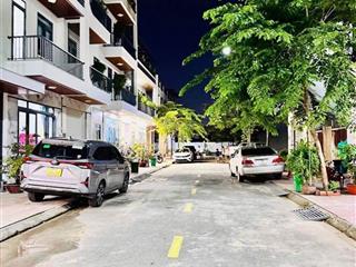 Bán nhà mới xây full nội thất ngang 9,2x6 3pn khu osaka thạnh xuân đường 12 m có vỉa hè giá 4tỷ850