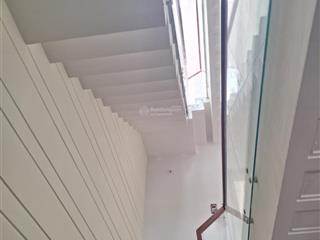 ( quận 7) mặt tiền kinh doanh ngay chợ phú thuận  4 tầng  mới đẹp full nội thất  5m x 20m