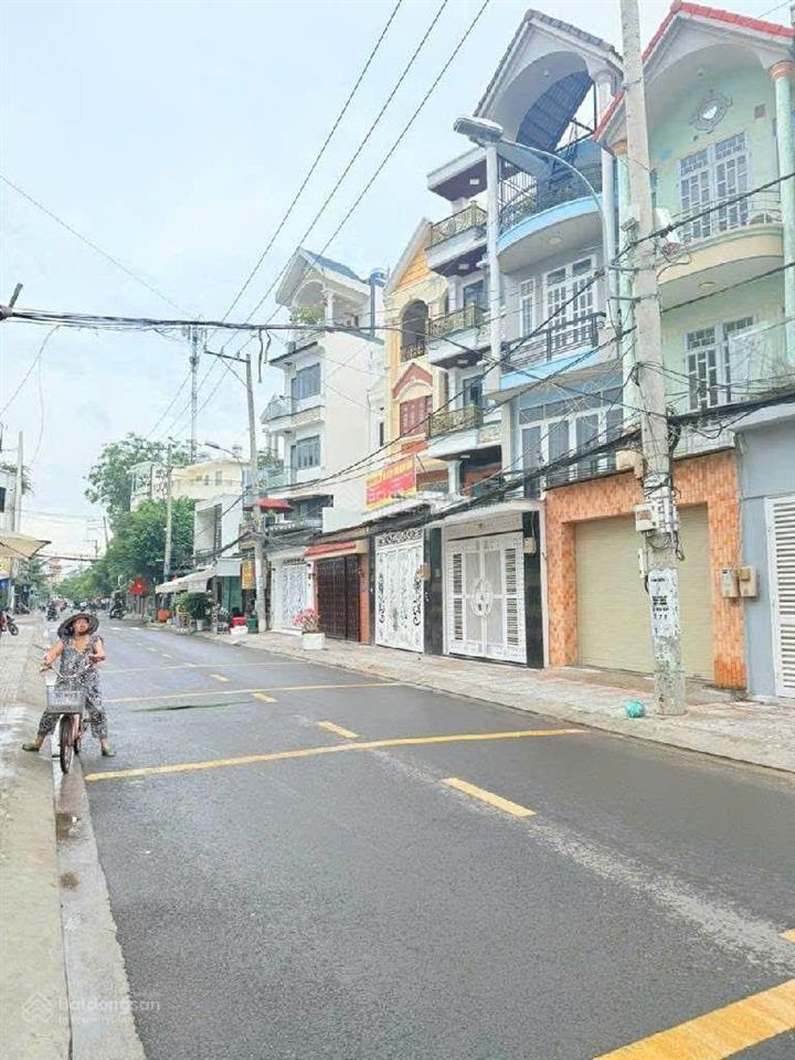 Nhà bè. mặt tiền kinh doanh huỳnh thị đồng  3 tầng mới đẹp  62m2 giá chỉ 9.8 tỷ