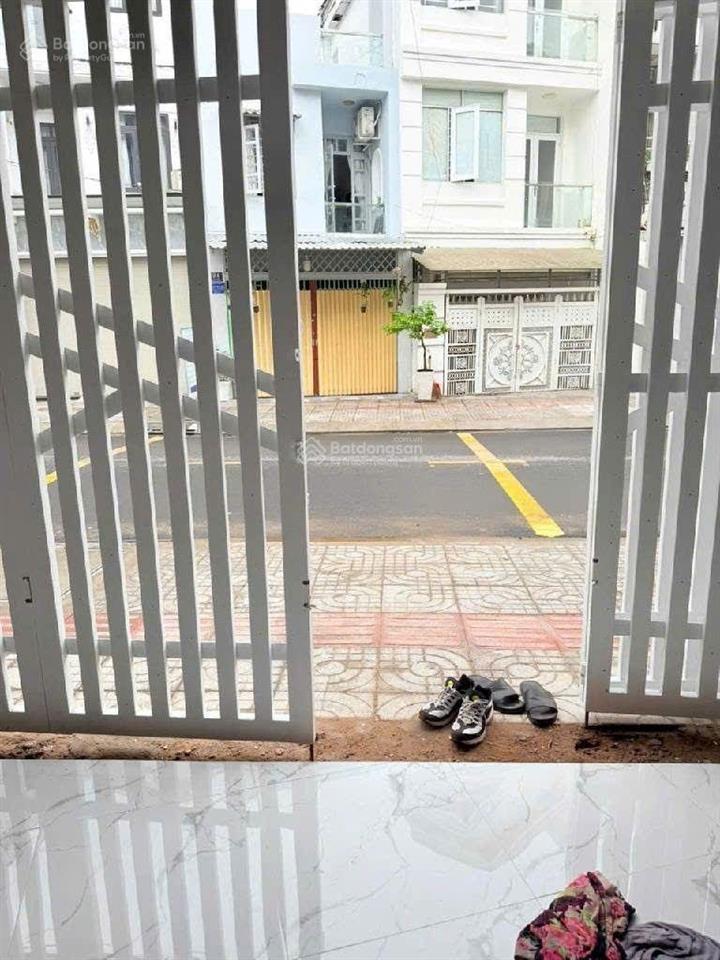 Nhà bè. mặt tiền kinh doanh huỳnh thị đồng  3 tầng mới đẹp  62m2 giá chỉ 9.8 tỷ