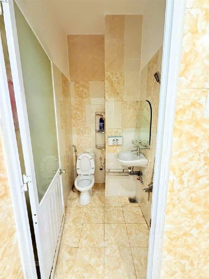 Nhà bè. mặt tiền kinh doanh huỳnh thị đồng  3 tầng mới đẹp  62m2 giá chỉ 9.8 tỷ