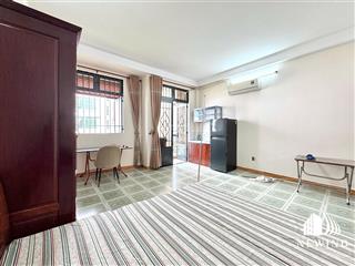 Studio ban công cửa sổ full nội thất kế bên chung cư hoàng anh gia lai