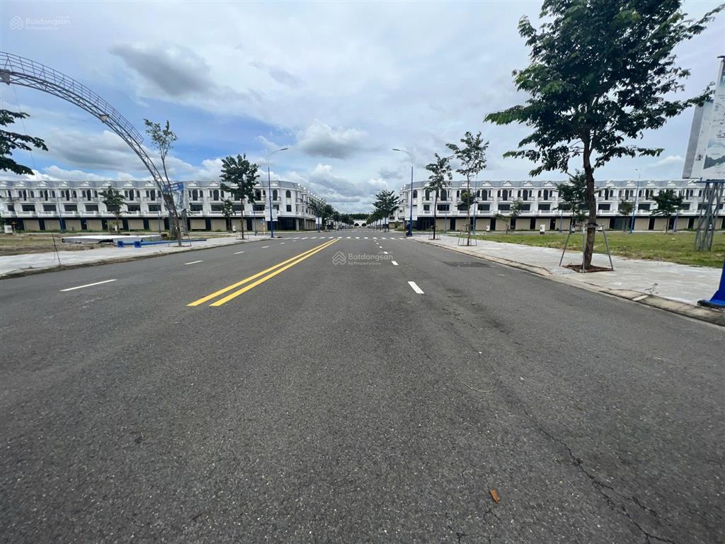 Chủ ngộp bán gấp lô đất 100m2  giá 900tr  shr  hỗ trợ vay 80%