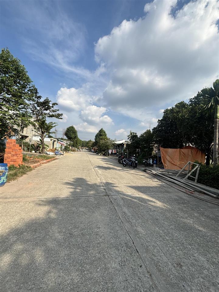 Bán đất kcn mỹ phước 3 khu l sát ql13 và chợ đang xây