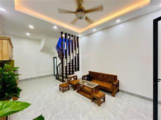Nhà đẹp lô góc hai mặt thoáng ngõ thịnh quang diện tích 32m2, 5 tầng, mặt tiền 4.2m, 9.1 tỷ đống đa