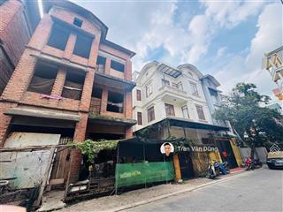 Cần bán căn nhà biêt thự đơn lập 4 tầng 114.3m2 mt 9.96m nhà thô 4 tầng 200m2 sàn tiện ích tràn đầy