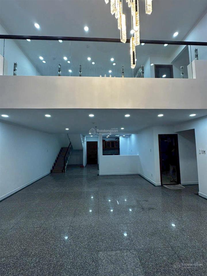 Bán căn hộ penthouse giai việt hoàng anh 856 p5, q8. dt 227m2 3pn 4wc, giá bán 8.5tỷ.  0866 688 ***