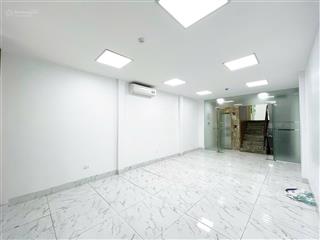 Mới cứng! văn phòng ngã tư trần vỹ  hồ tùng mậu  lê đức thọ 70m2 view cực thoáng giá 12tr chia 2p