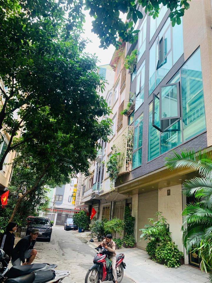 Phùng chí kiên  cầu giấy. dt 56m, ô tô tránh đỗ thoải mái. qh đất ở đô thị. 20 tỉ