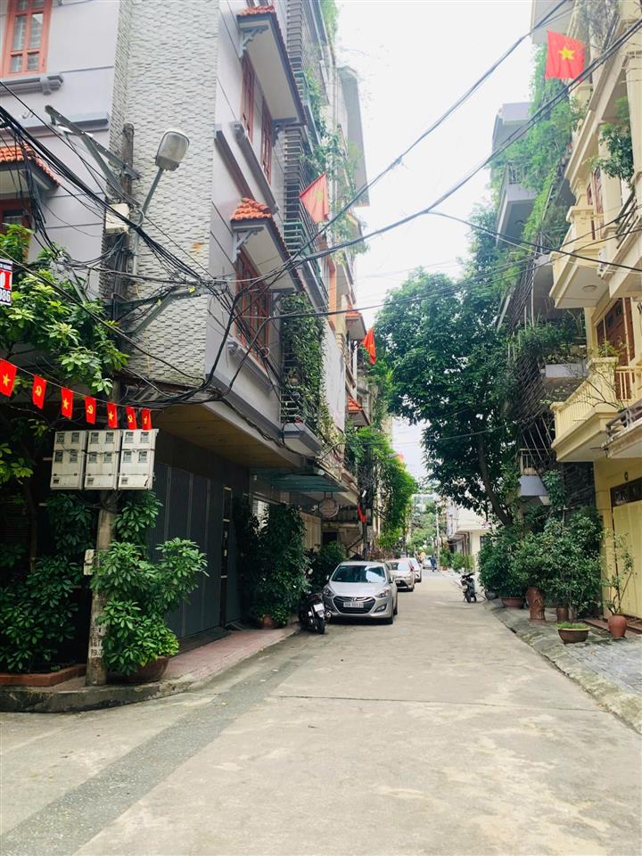 62m2 nhà phùng chí kiên, mặt tiền rộng, thoáng, đường ô tô tránh  sổ vuông, qh đất ở