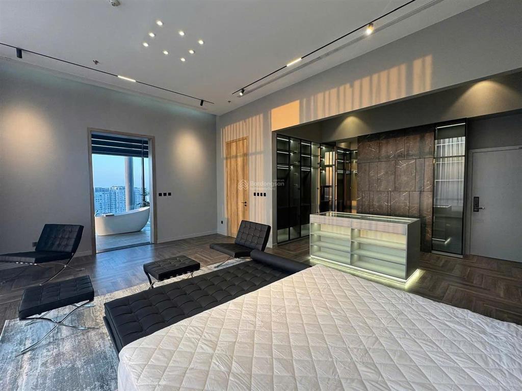 Bán căn penthouse 300m2 tuyệt tác sống trên không  view biệt thự đảo giá tốt nhẩt tại ecopark