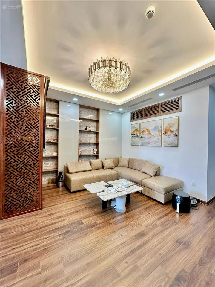 Tôi cần bán căn 96m2 3n2vs tại tòa golden park phạm văn bạch giá công khai 8,5 tỷ có thương lượng