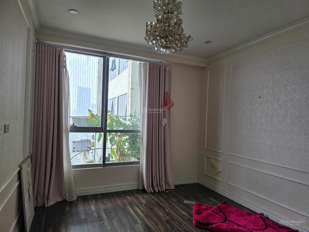 Tôi chính chủ cần bán căn 117m2 3n2vs tại thăng long no 1, có slot ô tô, giá 8,8 tỷ có thương lượng