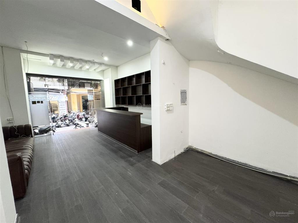 Chính chủ cho thuê mbkd phố linh lang 40m2 giá 12 tr