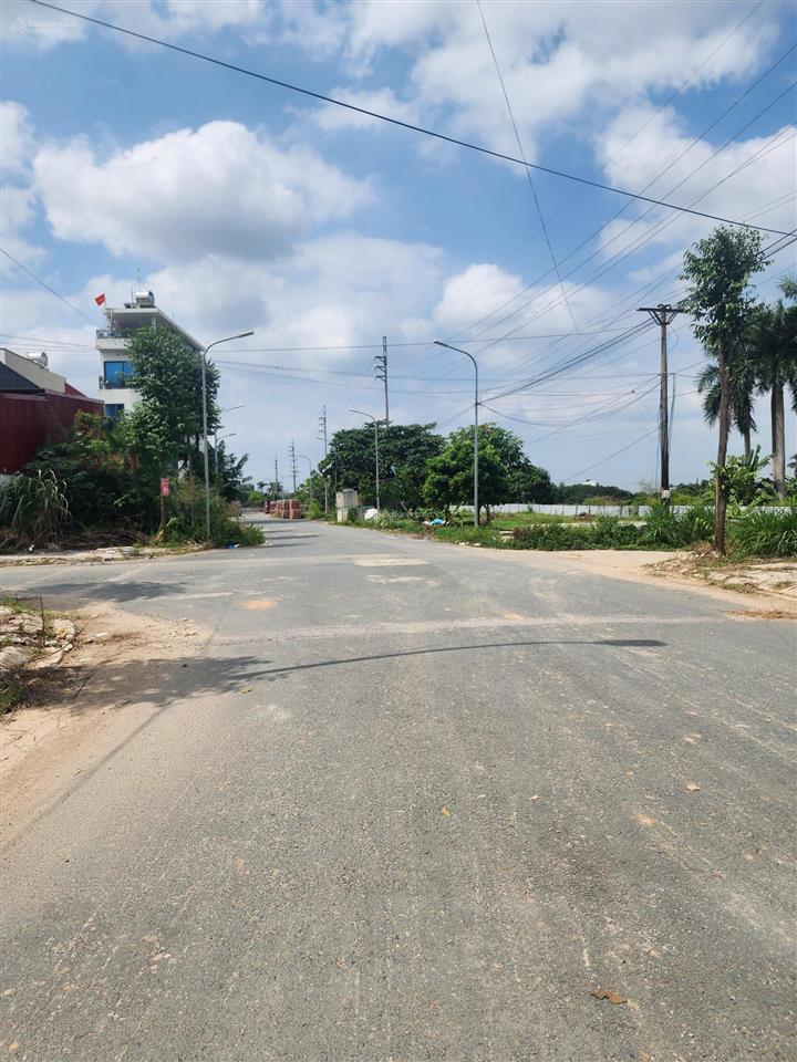 Tôi bán lô đất 2 mặt thoáng, một mặt đường lớn một mặt vườn hoa rộng đẹp mát mẻ