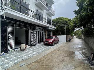 Nhà 3t x 41m2, ô tô đậu trc nhà, gần trường c1, c2 gần trục chính, 1km uỷ ban đông la giá 3,9 tỷ