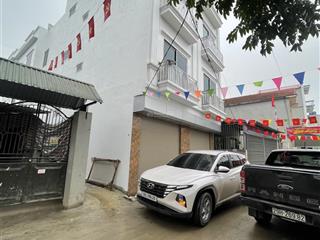 Bán nhà 4tx32m2, đường thông ô tô đậu trc nhà, phụng châu chương mỹ, 5km bx yên nghĩa giá 3,35 tỷ