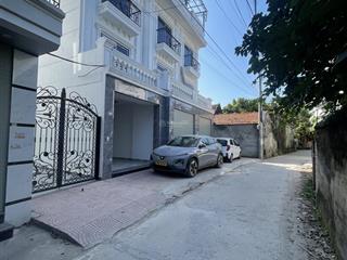 Nhà 3tx41m2 ô tô đỗ cửa, fun nội thất, gần chợ, trường c1, c2 cách uỷ ban đông la 1km giá 4,35 tỷ