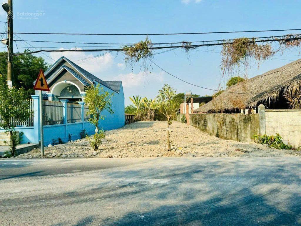 Đất đẹp như hoa hậu 1 xẹc ba sa, phước hiệp mặt tiền nhựa 305m2 giá 780 triệu, sổ sẵn, còn bớt giá