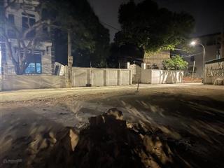 Diện tích 42m2 mảnh đất thổ cư cần tìm chu mới ôtô 9chỗ vào.2.2tỷ quyết tiến xã vân côn hoài đức