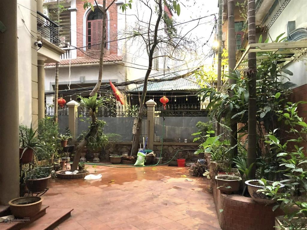 Bán gấp nhà hoàng quốc việt, cầu giấy, d/t 90m2, mt 5m, 10m ô tô, thuê ở. gần ngoại giao đoàn