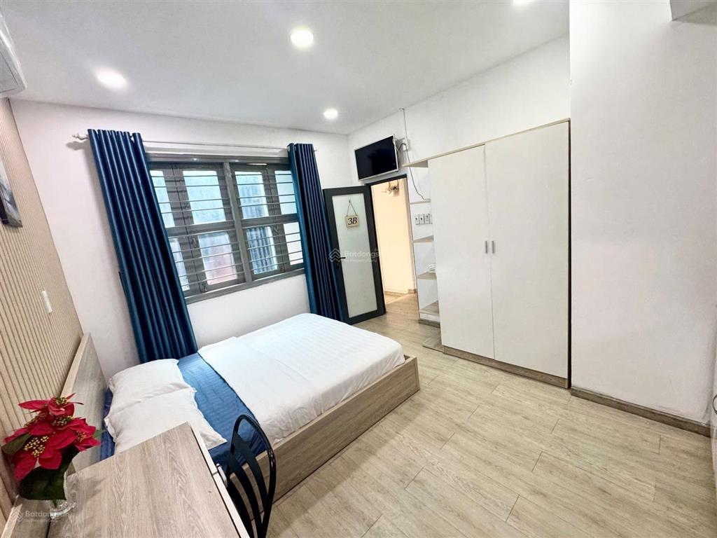 Cho thuê phòng quận 1 giá rẻ, có cửa sổ thoáng, nội thất y hình, gần công viên lê văn tám